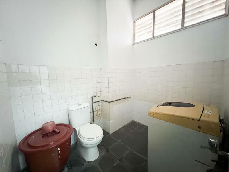 Rumah Teres 2-Tingkat untuk Dijual di Taman Delima (Cheras) - Luqman Ramli - Bathroom - PropertyGuru.com.my