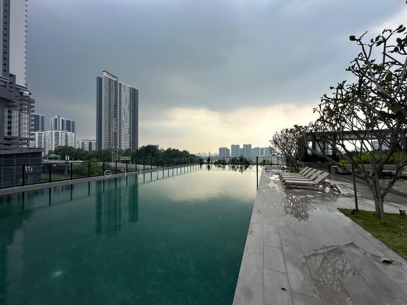 Servis Apartment untuk Disewa di Quinn Residence - Gilbert Hor - Pool - PropertyGuru.com.my