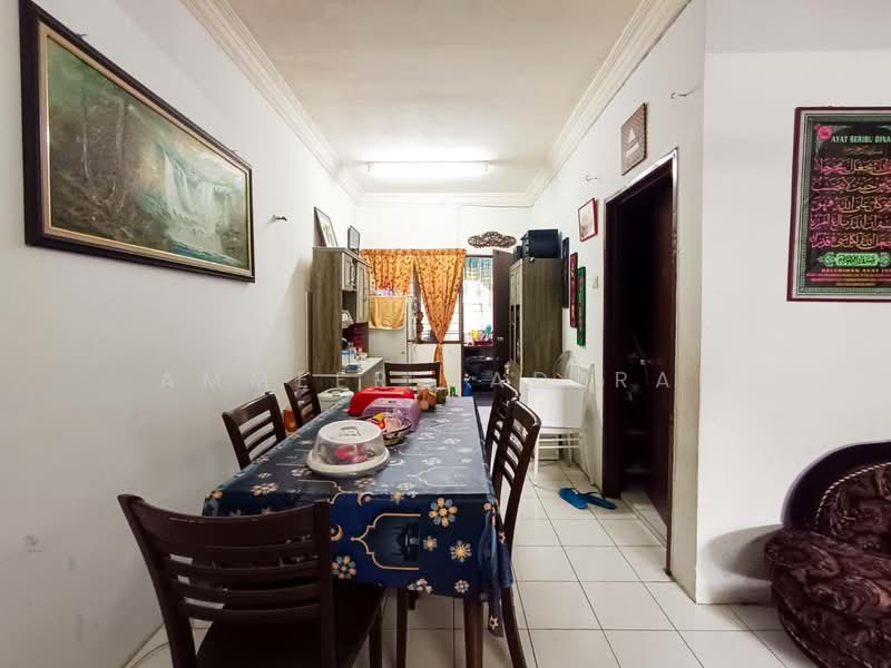 2-storey Terraced House for Sale in Taman Pinggiran Putra (Seri Kembangan) - Ammeer Nadzrai - Dining Room - PropertyGuru.com.my