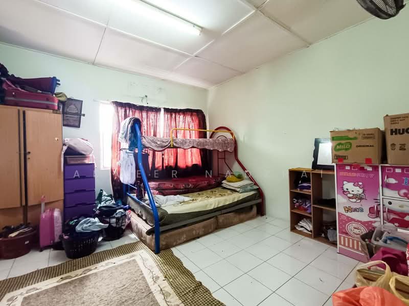 2-storey Terraced House for Sale in Taman Pinggiran Putra (Seri Kembangan) - Ammeer Nadzrai - Bedroom - PropertyGuru.com.my