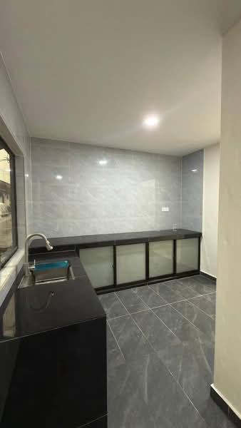 Rumah Teres 1-Tingkat untuk Dijual di Taman Sri Putri (Kulai) - Jim Chee - Kitchen - PropertyGuru.com.my