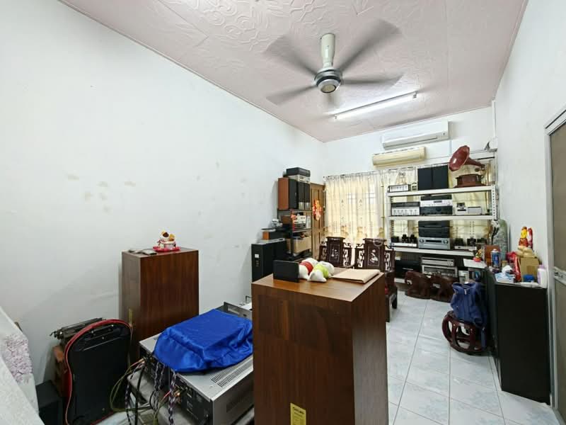 1-storey Terraced House for Sale in New Pasir Puteh (Ipoh) - Gary Tang - Living Room - PropertyGuru.com.my