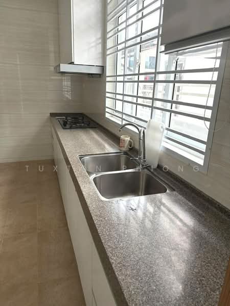 Cluster House for Rent in Taman Mount Austin (Tebrau) - Tuxton Phiong - Kitchen - PropertyGuru.com.my