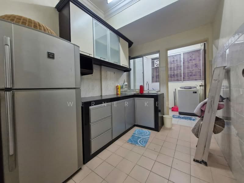 Pangsapuri untuk Dijual di Bayu Puteri 2 - Werner Kee - Kitchen - PropertyGuru.com.my