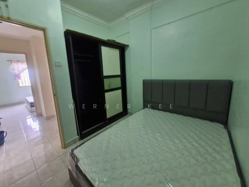Pangsapuri untuk Dijual di Bayu Puteri 2 - Werner Kee - Bedroom - PropertyGuru.com.my
