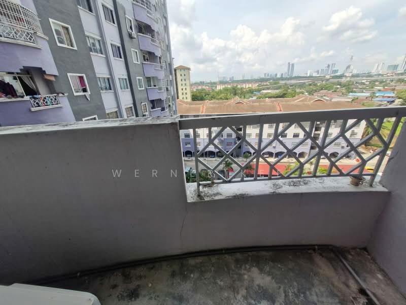 Pangsapuri untuk Dijual di Bayu Puteri 2 - Werner Kee - Balcony - PropertyGuru.com.my