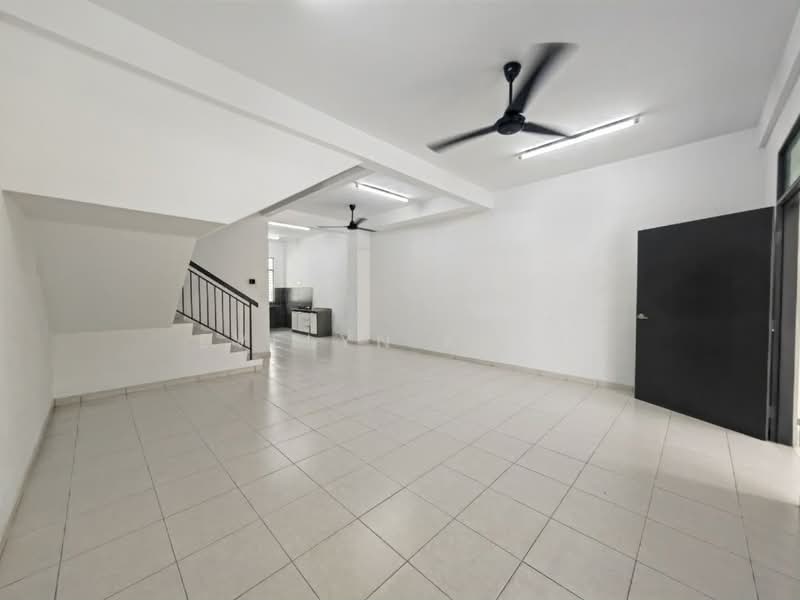 Rumah Teres 2 Tingkat untuk Disewa di Taman Scientex Rawang (Rawang) - Evelyn Khoo - Living Room - PropertyGuru.com.my