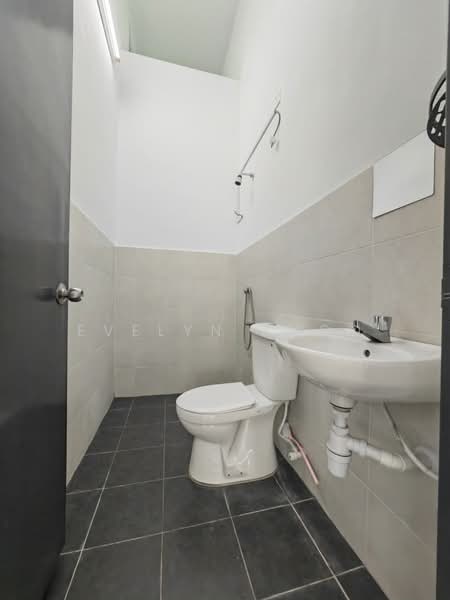 Rumah Teres 2 Tingkat untuk Disewa di Taman Scientex Rawang (Rawang) - Evelyn Khoo - Bathroom - PropertyGuru.com.my