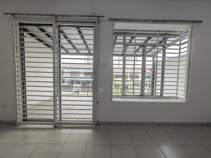Rumah Teres 2 Tingkat untuk Disewa di Taman Scientex Rawang (Rawang) - Evelyn Khoo - Balcony - PropertyGuru.com.my