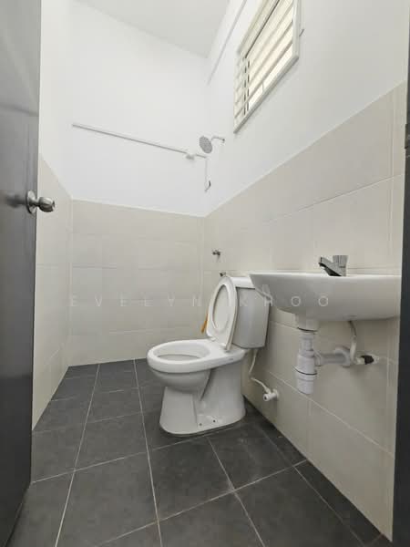 Rumah Teres 2 Tingkat untuk Disewa di Taman Scientex Rawang (Rawang) - Evelyn Khoo - Bathroom - PropertyGuru.com.my