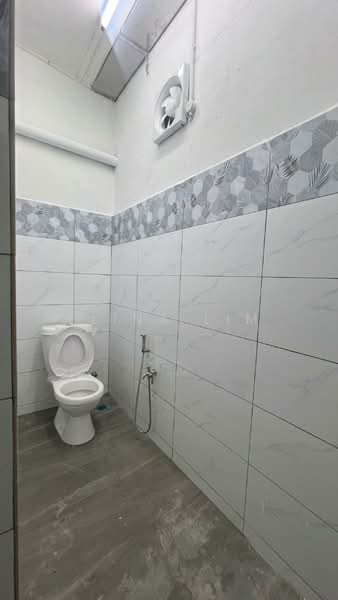 Shop for Rent in Bagan Jermal (Butterworth) - Elina Lim - Bathroom - PropertyGuru.com.my