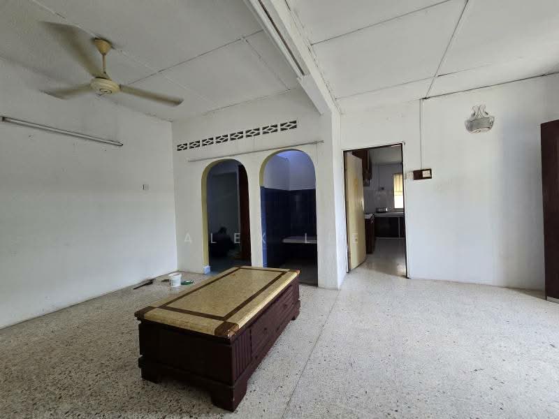 1-storey Terraced House for Sale in Klang (Selangor) - Alex Lee - Living Room - PropertyGuru.com.my