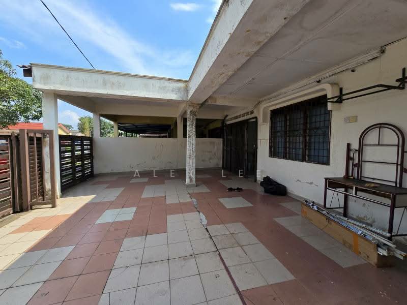 1-storey Terraced House for Sale in Klang (Selangor) - Alex Lee - Exterior - PropertyGuru.com.my