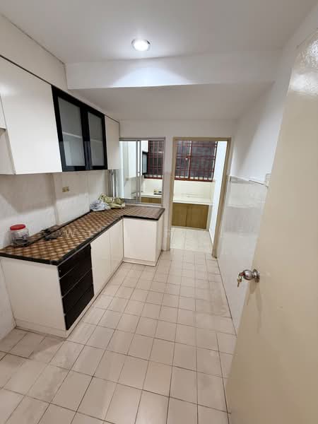 Pangsapuri untuk Dijual di Bayu Puteri 2 - Werner Kee - Kitchen - PropertyGuru.com.my
