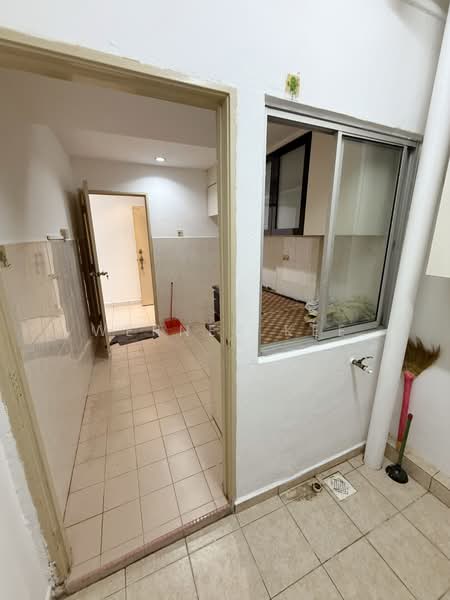 Pangsapuri untuk Dijual di Bayu Puteri 2 - Werner Kee - Kitchen - PropertyGuru.com.my