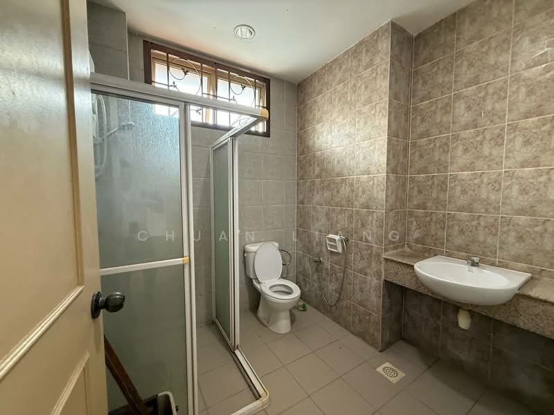 Semi-Detached House for Sale in Taman Impian Emas (Skudai) - Chuan Liang - Bathroom - PropertyGuru.com.my