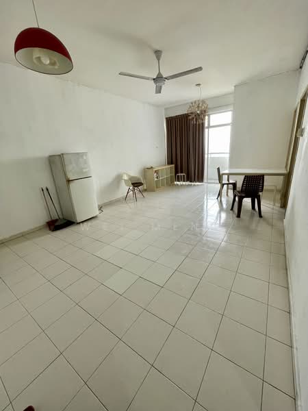 Pangsapuri untuk Dijual di Pangsapuri Lagoon Perdana - Wei Meng - Living Room - PropertyGuru.com.my