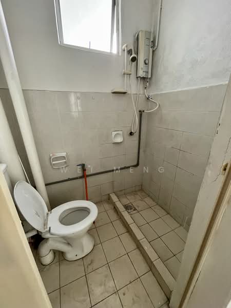 Pangsapuri untuk Dijual di Pangsapuri Lagoon Perdana - Wei Meng - Bathroom - PropertyGuru.com.my