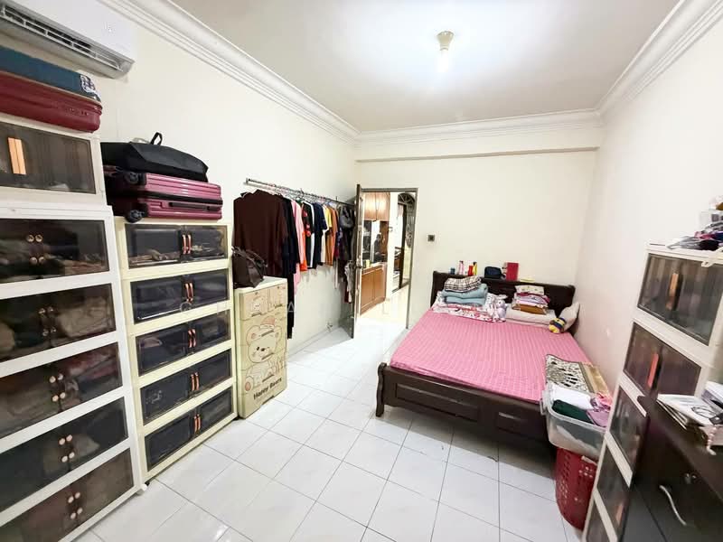 Bungalow for Sale in Taman Bukit Kempas (Tampoi) - Chuan Liang - Bedroom - PropertyGuru.com.my