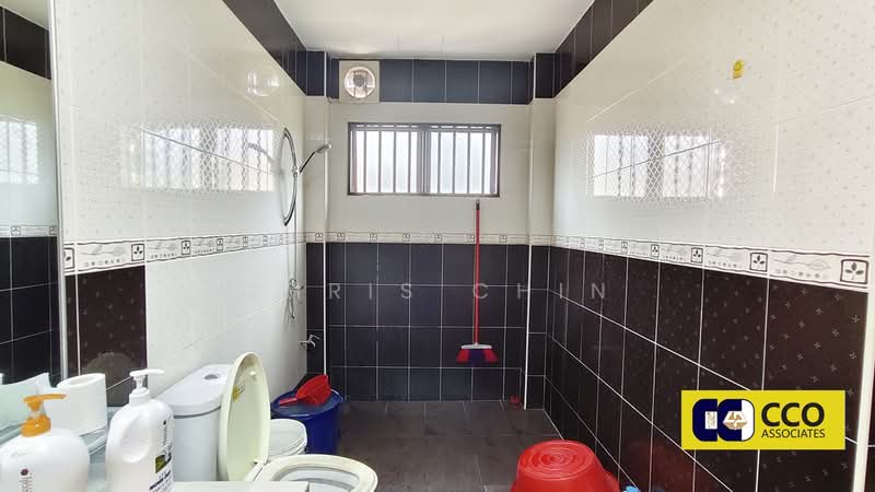 Semi-Detached House for Sale in Sungai Siput (Perak) - Chris Chin - Bathroom - PropertyGuru.com.my