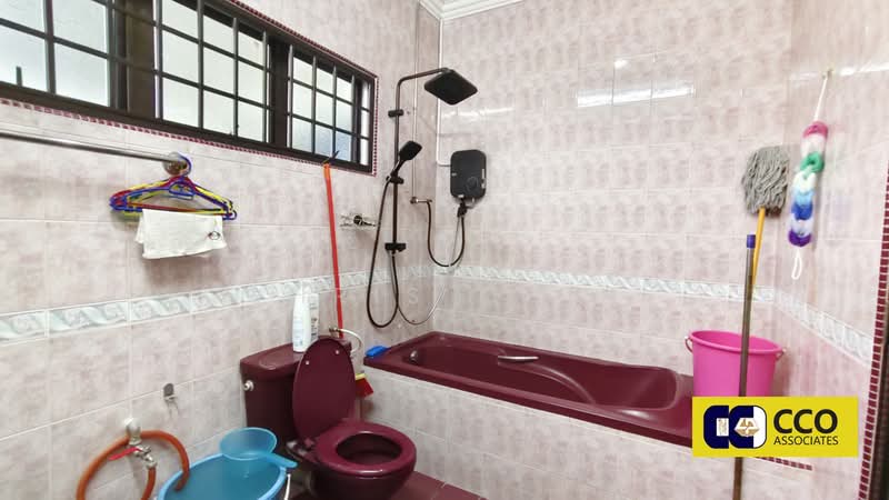 Semi-Detached House for Sale in Sungai Siput (Perak) - Chris Chin - Bathroom - PropertyGuru.com.my