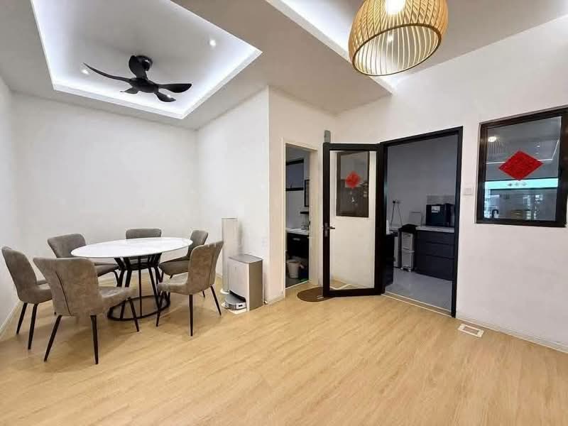 Rumah Teres 2 Tingkat untuk Dijual di Setia Alam (Selangor) - Shue Tan - Dining Room - PropertyGuru.com.my