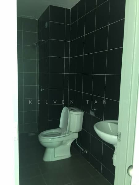 Servis Apartment untuk Dijual di The Zizz @ Damansara North - Kelven Tan - Bathroom - PropertyGuru.com.my