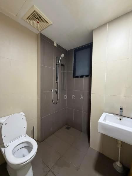 Service Residence for Sale at Renai Jelutong - Azli Ibrahim - Bathroom - PropertyGuru.com.my