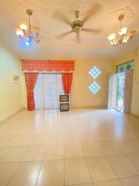 Rumah Berkembar untuk Dijual di Taman Kelana (Alor Setar) - Hasrul Rosli - Living Room - PropertyGuru.com.my