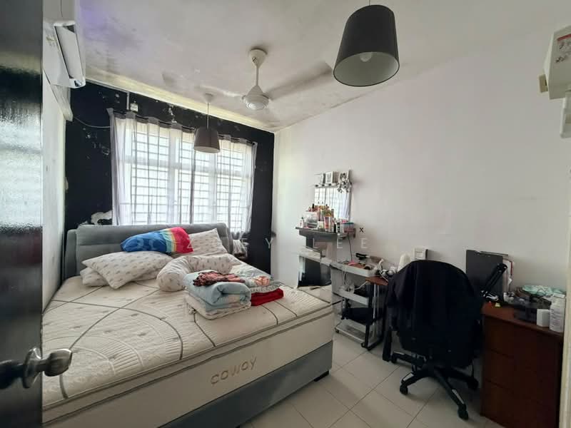 Pangsapuri untuk Dijual di Villa Krystal Apartment - Zoey Lee - Bedroom - PropertyGuru.com.my