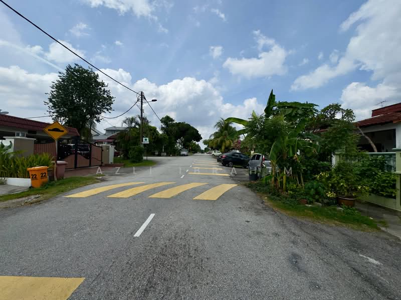 1-storey Terraced House for Sale in SS 3, Taman Universiti (Petaling Jaya) - Azli Ibrahim - Exterior - PropertyGuru.com.my