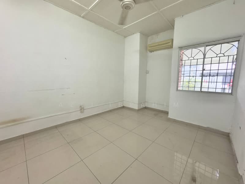 1-storey Terraced House for Sale in SS 3, Taman Universiti (Petaling Jaya) - Azli Ibrahim - Interior - PropertyGuru.com.my