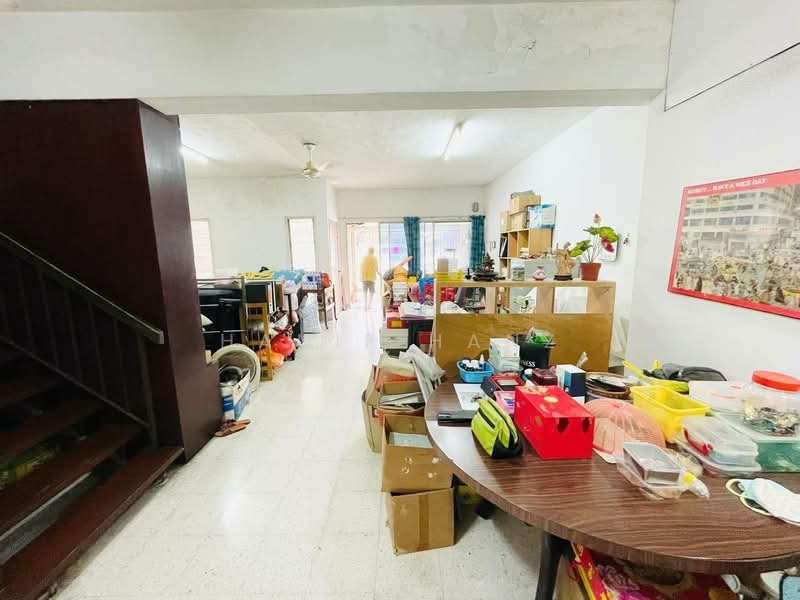 2-storey Terraced House for Sale in Taman Connaught (Cheras) - Hanif Hanz - Living Room - PropertyGuru.com.my
