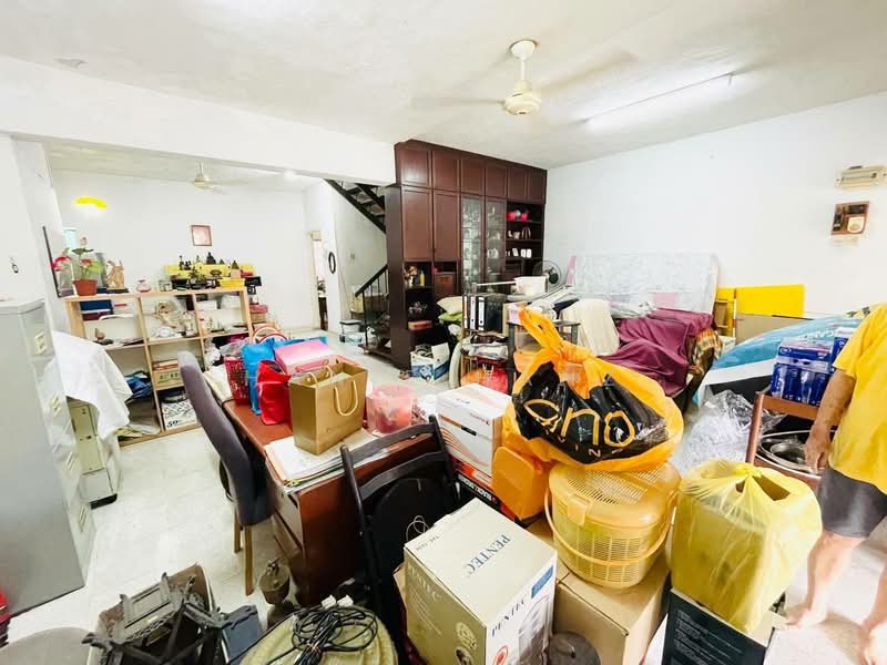 2-storey Terraced House for Sale in Taman Connaught (Cheras) - Hanif Hanz - Living Room - PropertyGuru.com.my
