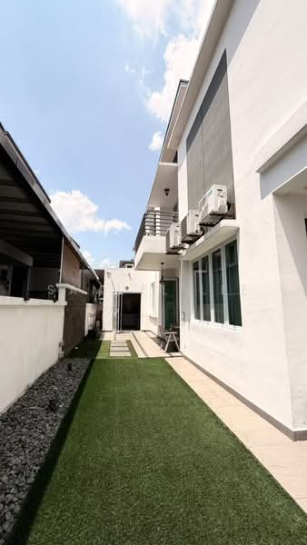 Cluster House for Sale in Taman Gaya (Ulu Tiram) - Samuel Lee - Exterior - PropertyGuru.com.my