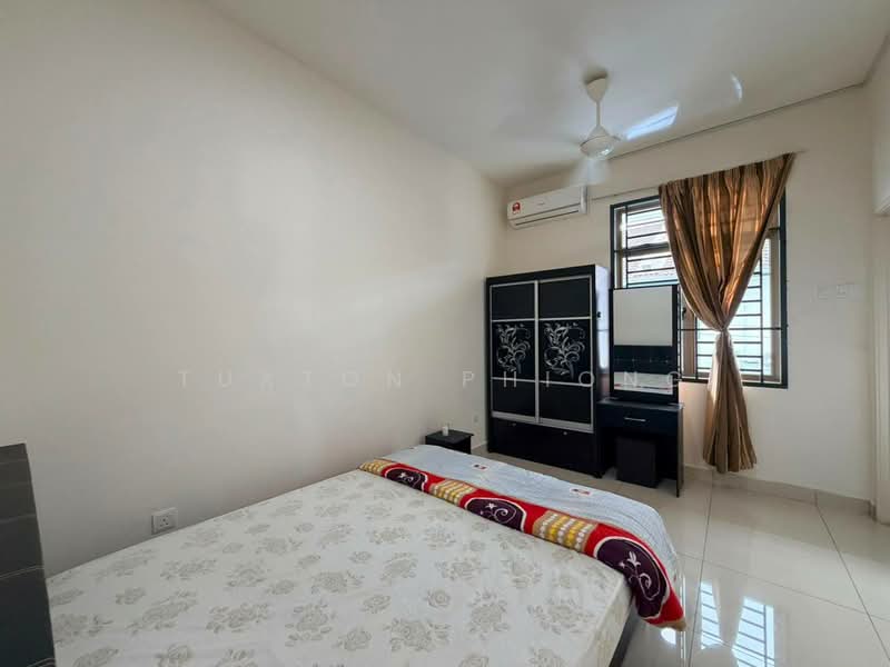 Rumah Teres untuk Disewa di Taman Mutiara Rini (Skudai) - Tuxton Phiong - Bedroom - PropertyGuru.com.my