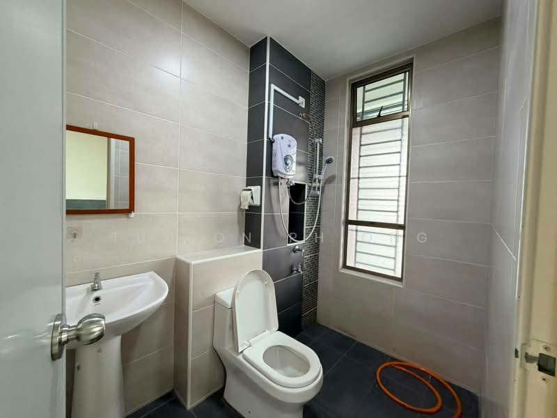 Rumah Teres untuk Disewa di Taman Mutiara Rini (Skudai) - Tuxton Phiong - Bathroom - PropertyGuru.com.my