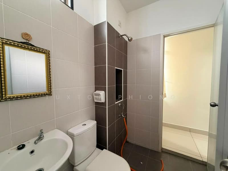 Rumah Teres untuk Disewa di Taman Mutiara Rini (Skudai) - Tuxton Phiong - Bathroom - PropertyGuru.com.my