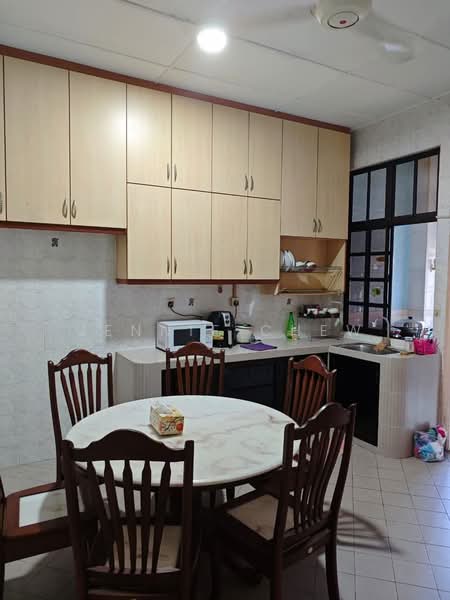 1-storey Terraced House for Sale in Taman Molek (Johor Bahru) - Jennie Chew - Kitchen - PropertyGuru.com.my
