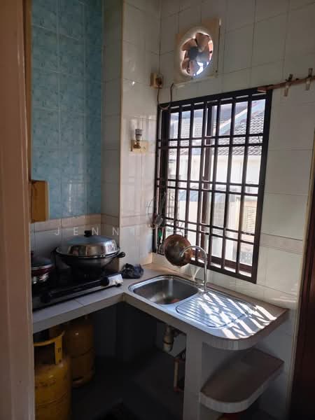 1-storey Terraced House for Sale in Taman Molek (Johor Bahru) - Jennie Chew - Kitchen - PropertyGuru.com.my