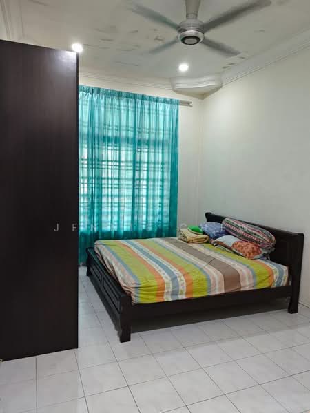 1-storey Terraced House for Sale in Taman Molek (Johor Bahru) - Jennie Chew - Bedroom - PropertyGuru.com.my