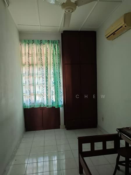 1-storey Terraced House for Sale in Taman Molek (Johor Bahru) - Jennie Chew - Bedroom - PropertyGuru.com.my