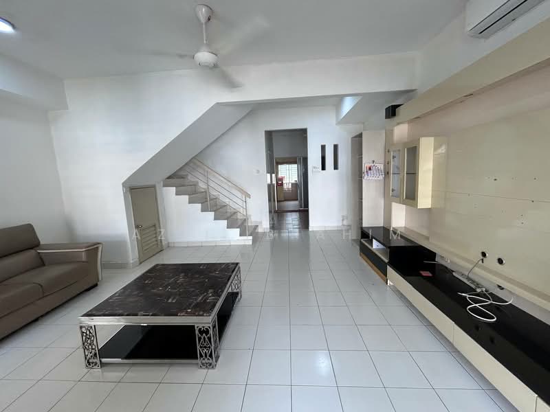 2-storey Terraced House for Sale in TAMAN PUCHONG UTAMA (Puchong) - Azli Ibrahim - Living Room - PropertyGuru.com.my