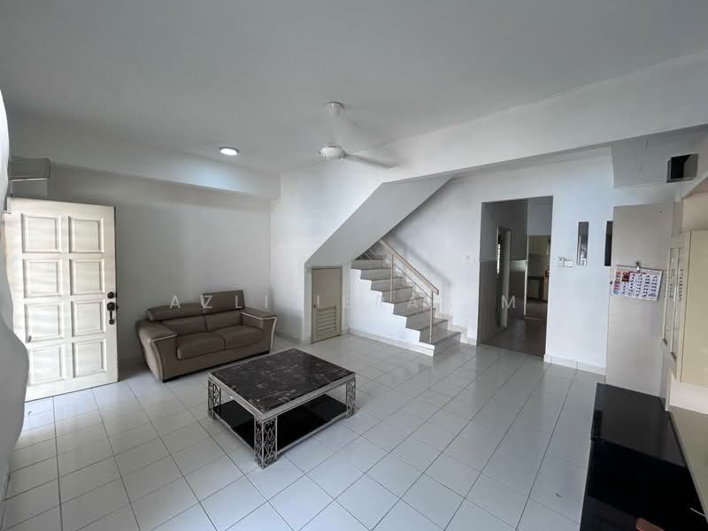 2-storey Terraced House for Sale in TAMAN PUCHONG UTAMA (Puchong) - Azli Ibrahim - Living Room - PropertyGuru.com.my
