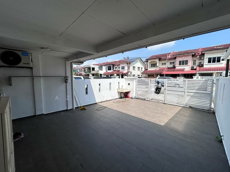 2-storey Terraced House for Sale in TAMAN PUCHONG UTAMA (Puchong) - Azli Ibrahim - Exterior - PropertyGuru.com.my