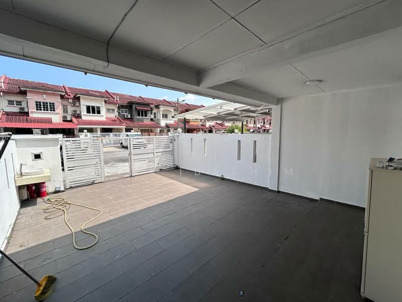 2-storey Terraced House for Sale in TAMAN PUCHONG UTAMA (Puchong) - Azli Ibrahim - Exterior - PropertyGuru.com.my