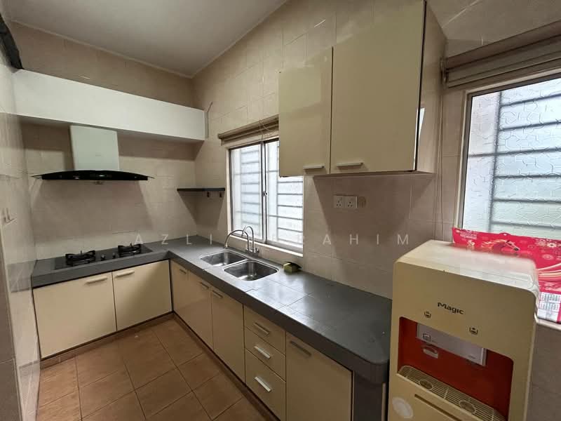 2-storey Terraced House for Sale in TAMAN PUCHONG UTAMA (Puchong) - Azli Ibrahim - Kitchen - PropertyGuru.com.my