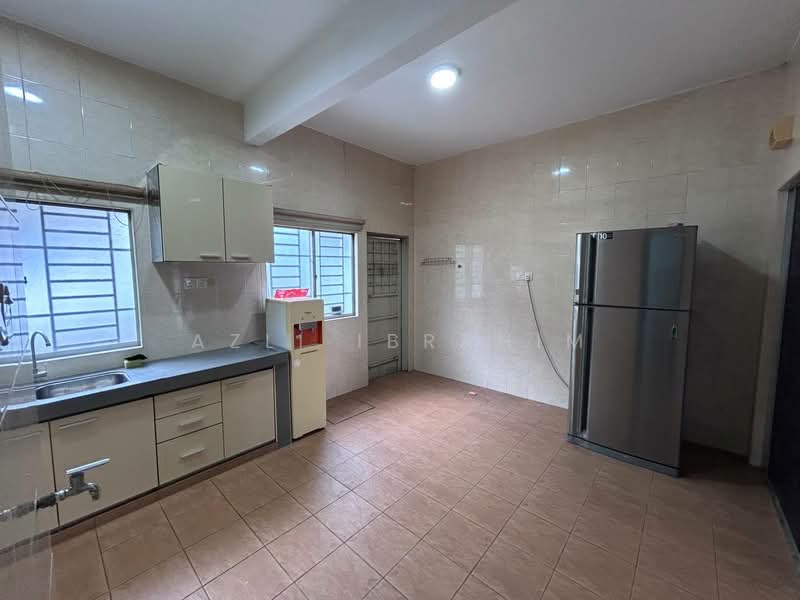 2-storey Terraced House for Sale in TAMAN PUCHONG UTAMA (Puchong) - Azli Ibrahim - Kitchen - PropertyGuru.com.my