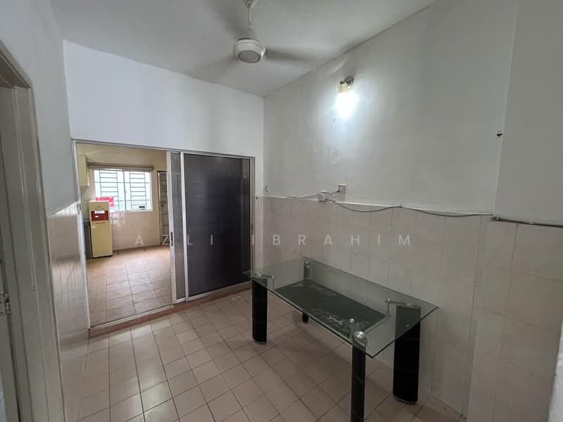2-storey Terraced House for Sale in TAMAN PUCHONG UTAMA (Puchong) - Azli Ibrahim - Kitchen - PropertyGuru.com.my