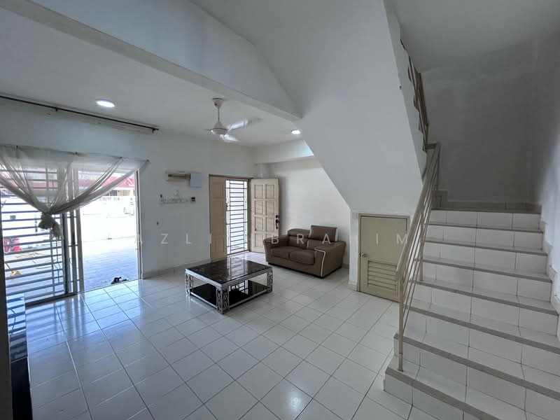 2-storey Terraced House for Sale in TAMAN PUCHONG UTAMA (Puchong) - Azli Ibrahim - Living Room - PropertyGuru.com.my